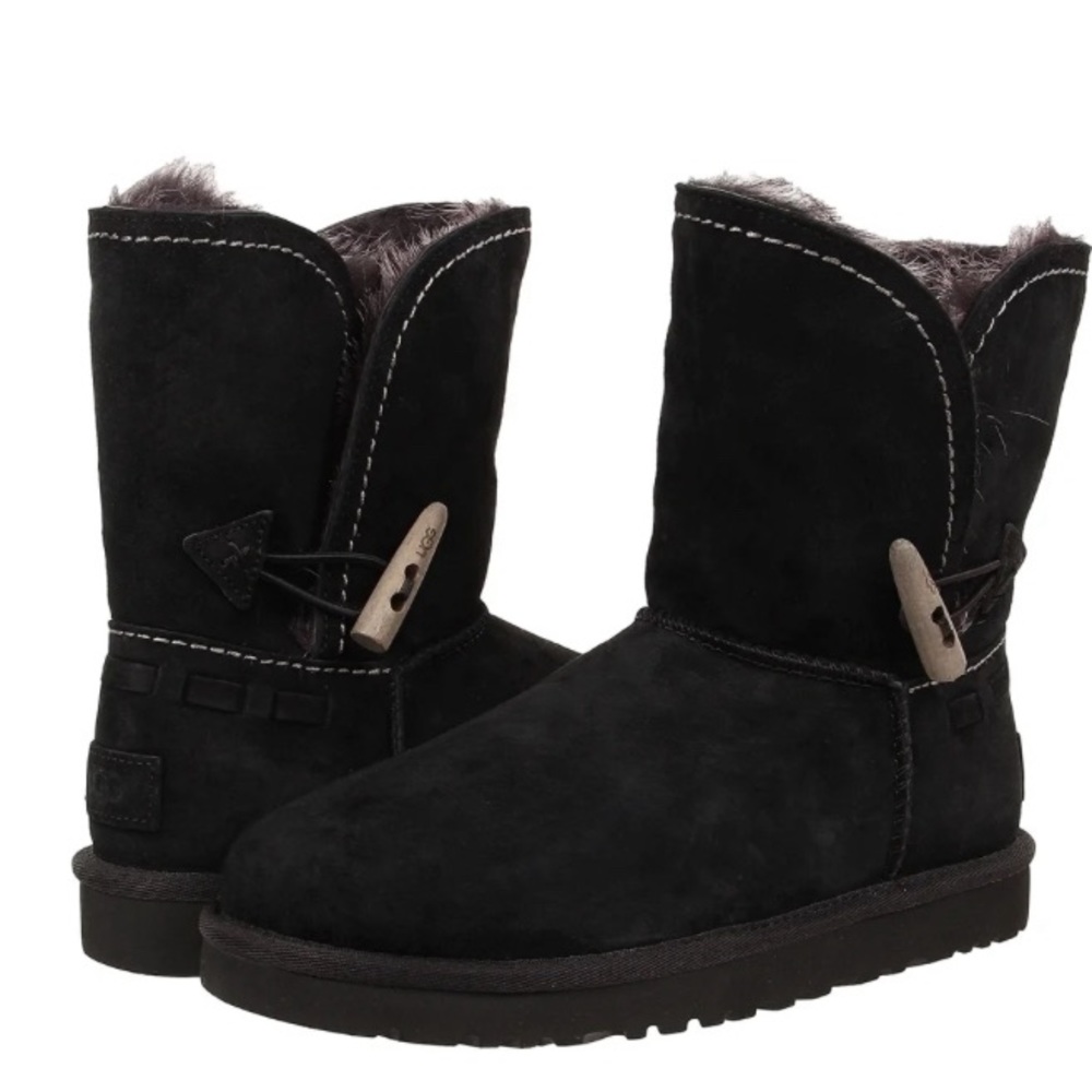 UGG Women’s Meadow buckle fold over boot in Black size 7